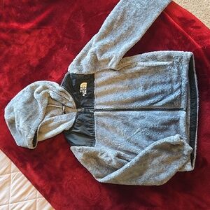 The North Face Girls' XS (6) Grey Fleece Zip-Up Jacket with Hood + Pockets (GUC)